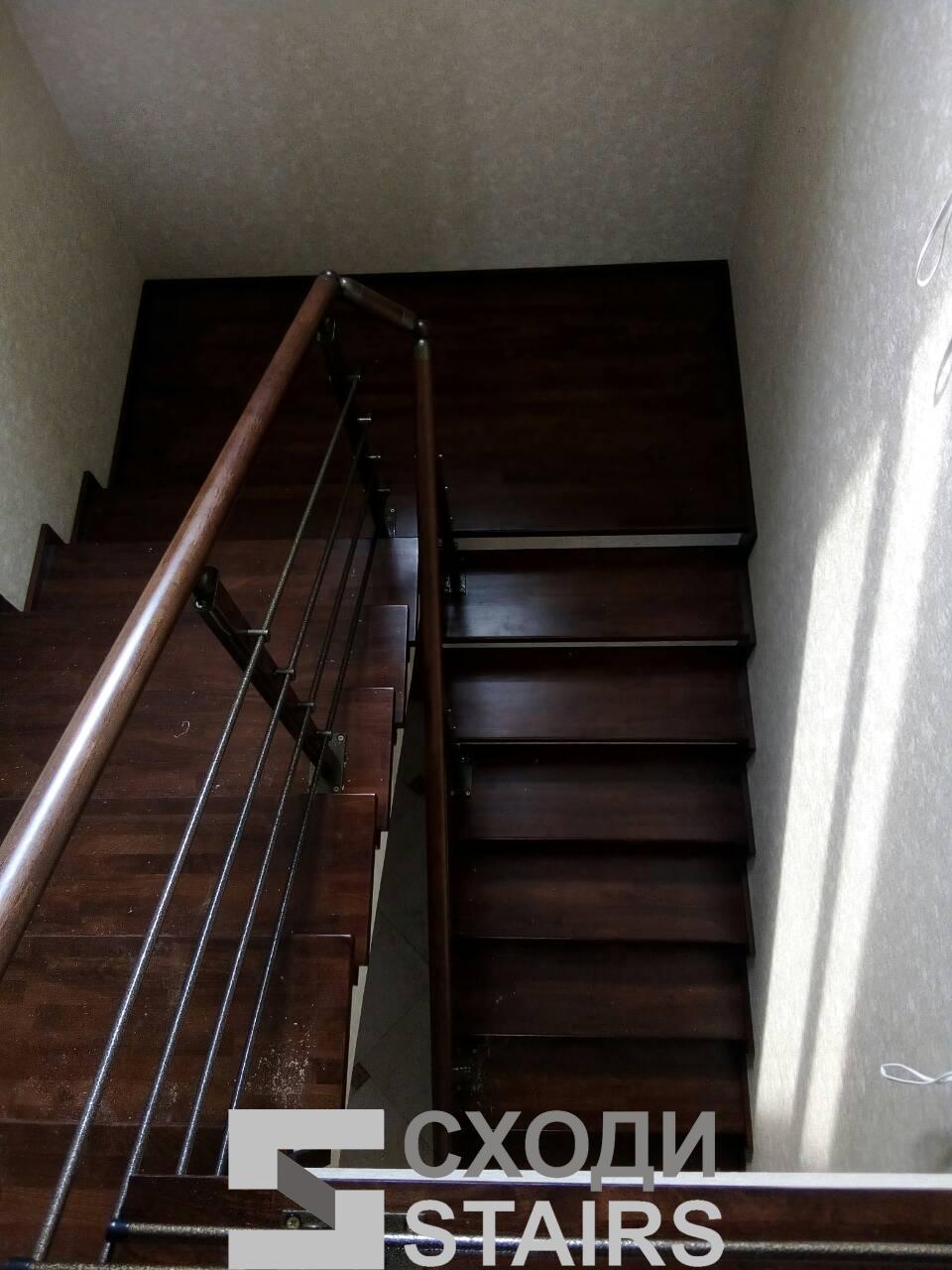 Обшив п-образной лестницы на второй этаж фото 1