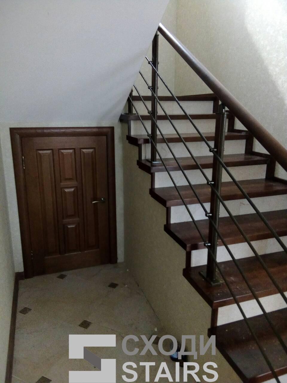 Обшив п-образной лестницы на второй этаж фото 3