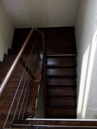 Обшив п-образной лестницы на второй этаж фото 1